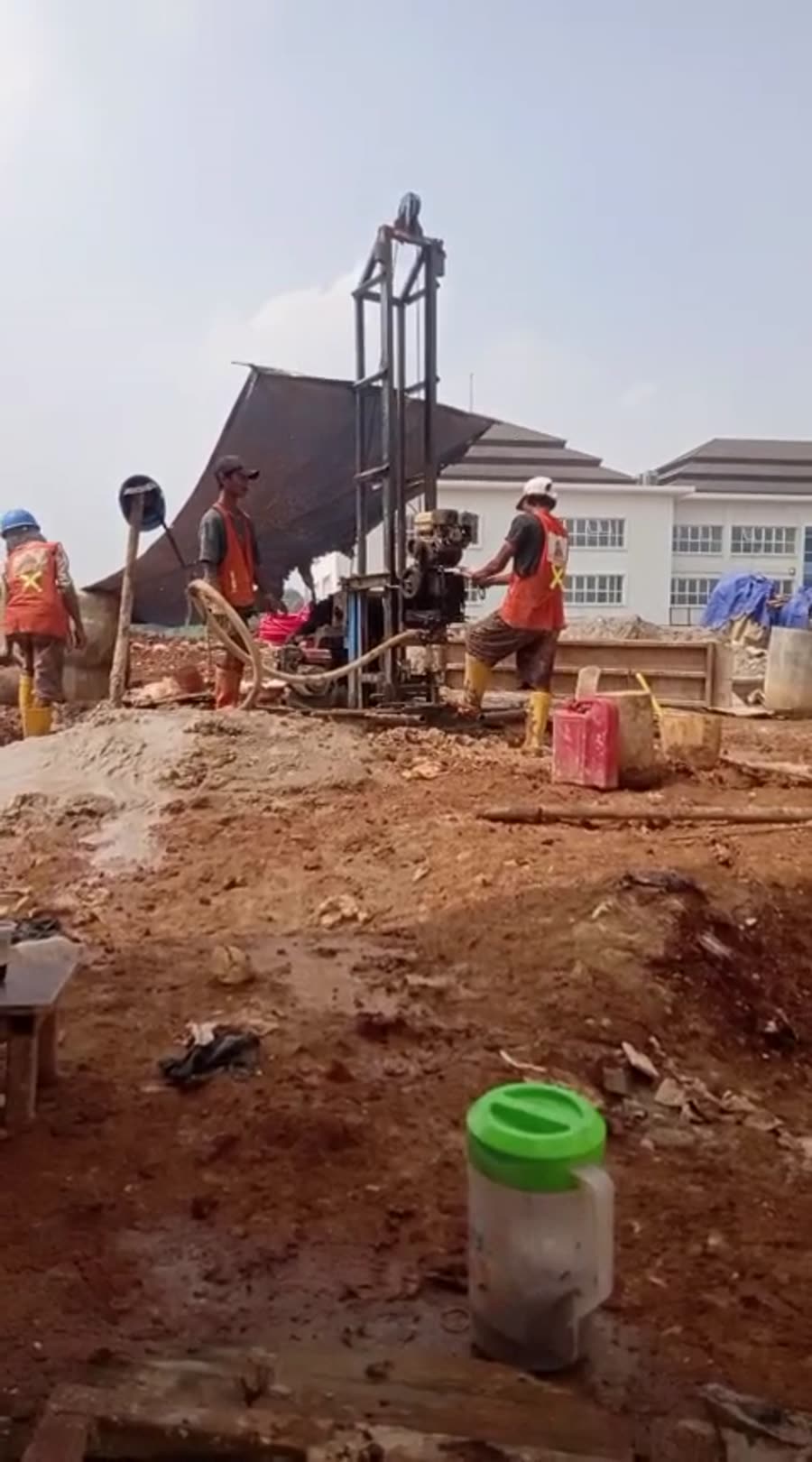 Video proses pengeboran sumur 1