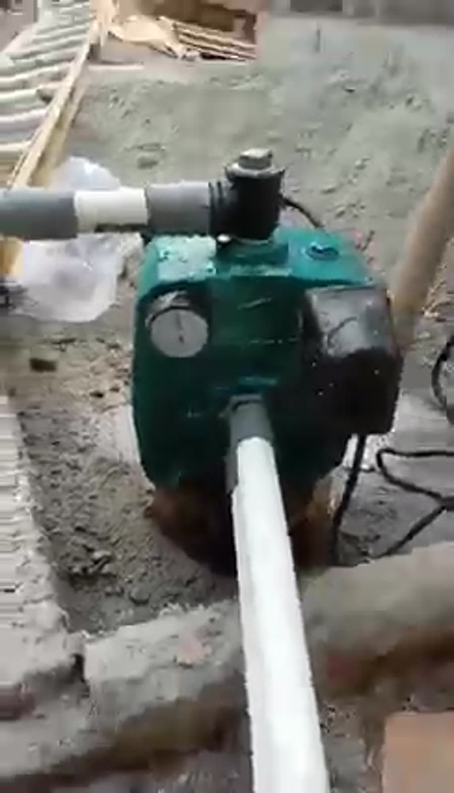 Video proses pengeboran sumur 5